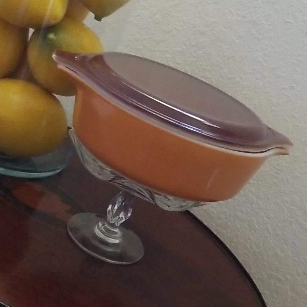 Small Butterscotch Pyrex‎ Bowl With Lid